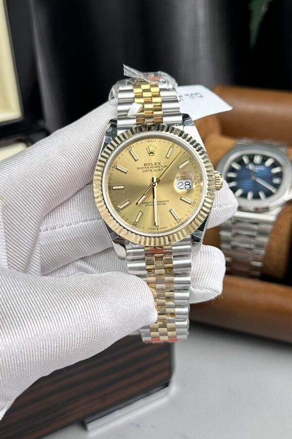 Alternative view of Rolex Datejust Champagne Dial 126333-0010 41 mm