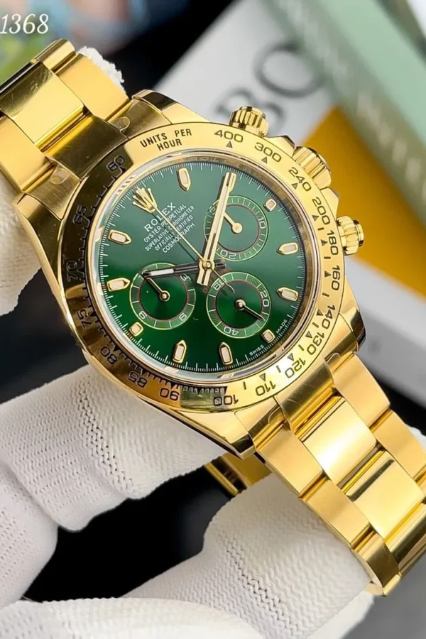 Alternative view of Replica Rolex Daytona Green Dial 1454244
