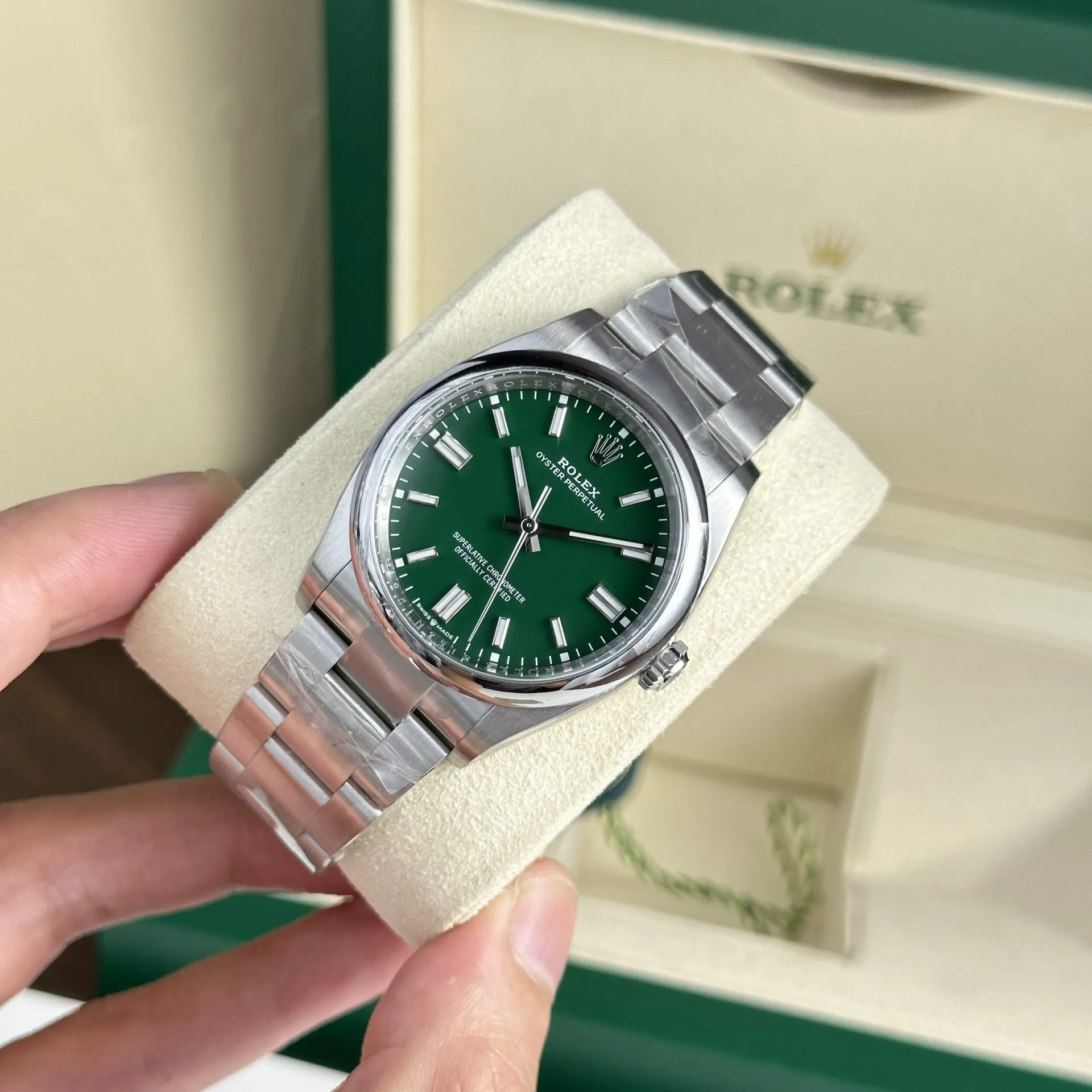 Alternative view of Replica Rolex Oyster Perpetual Green Dial 124300 41 mm